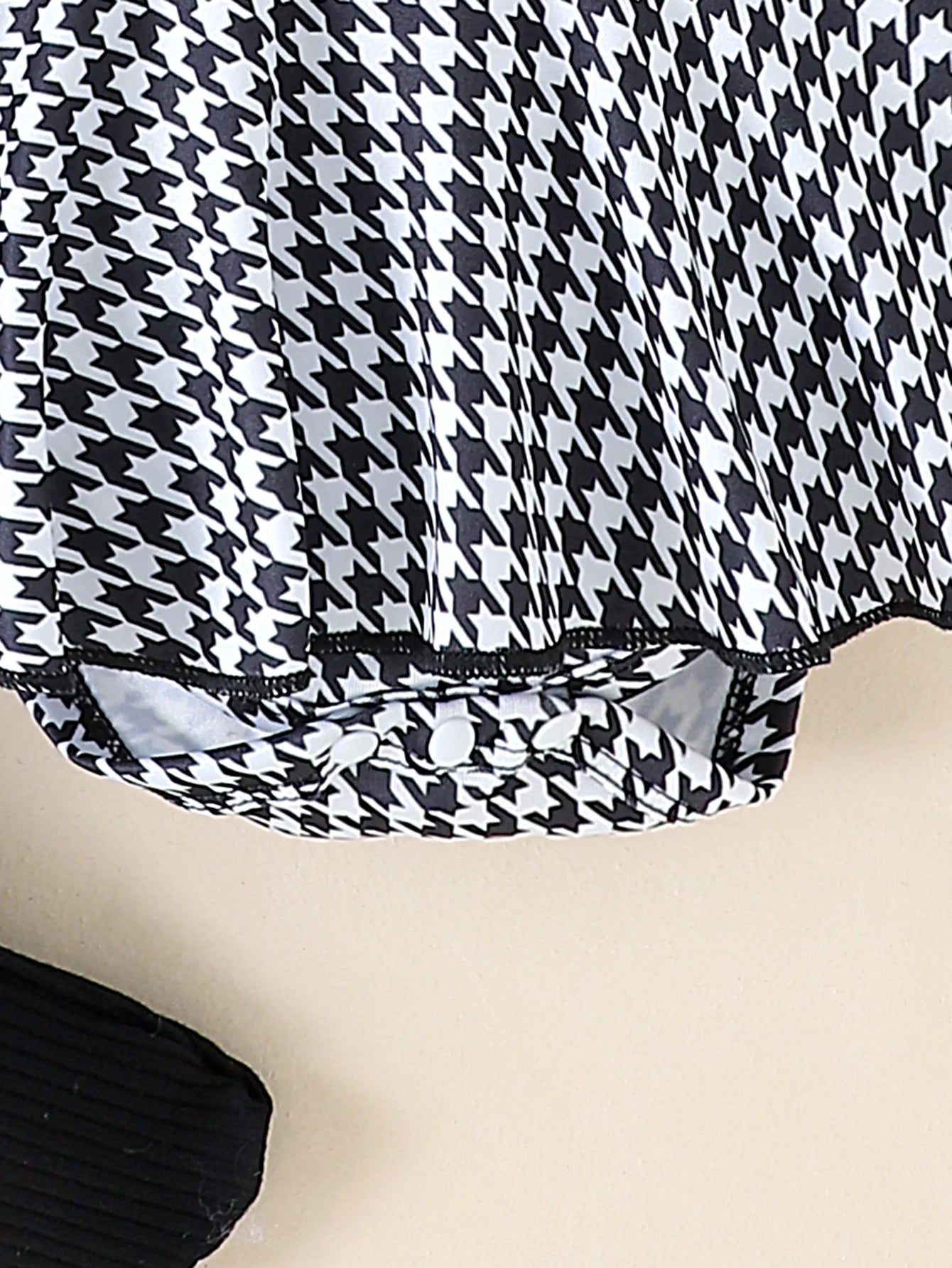 Baby Girl Autumn Outfit ā Black Top + Houndstooth Skirt with Hair Band